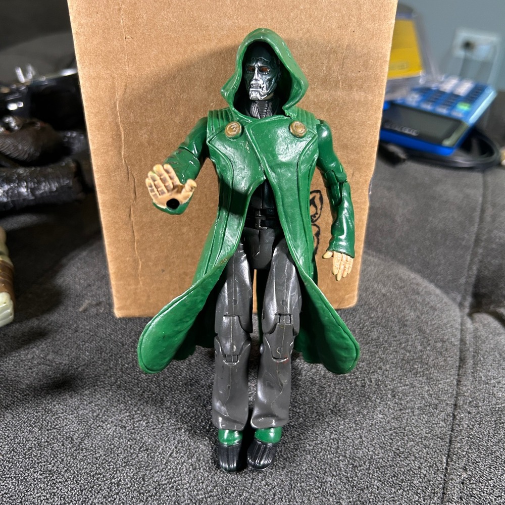 Marvel Legends Dr. Doom Action Figure Green Hooded Cloak Fantastic Four Villain